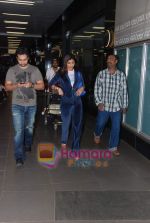 Shilpa Shetty, Raj Kundra snapped as they return from Singapore tonite in  Airport on 9th Sept 2010 (11).JPG